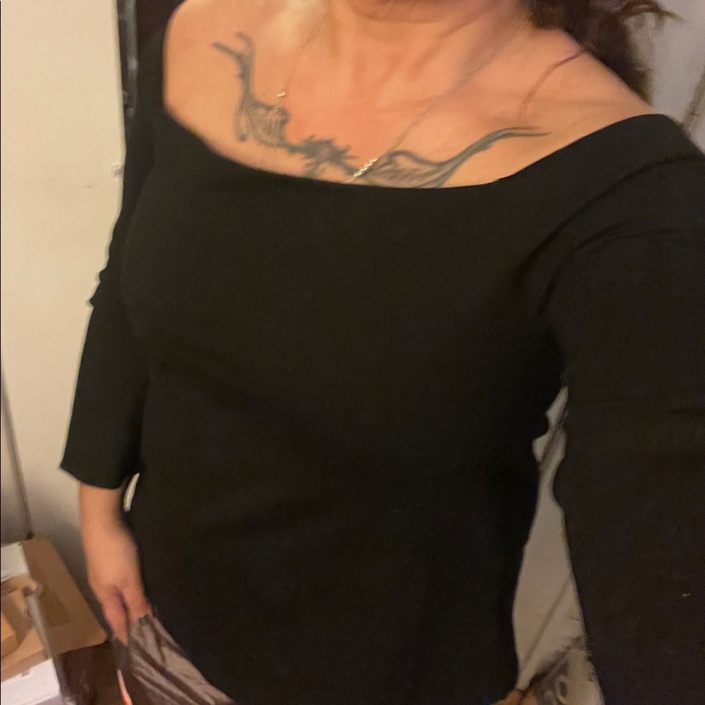 Tuckernuc:  Gorgeous Miranda,black off the shoulder blouse - Picture 3 of 11